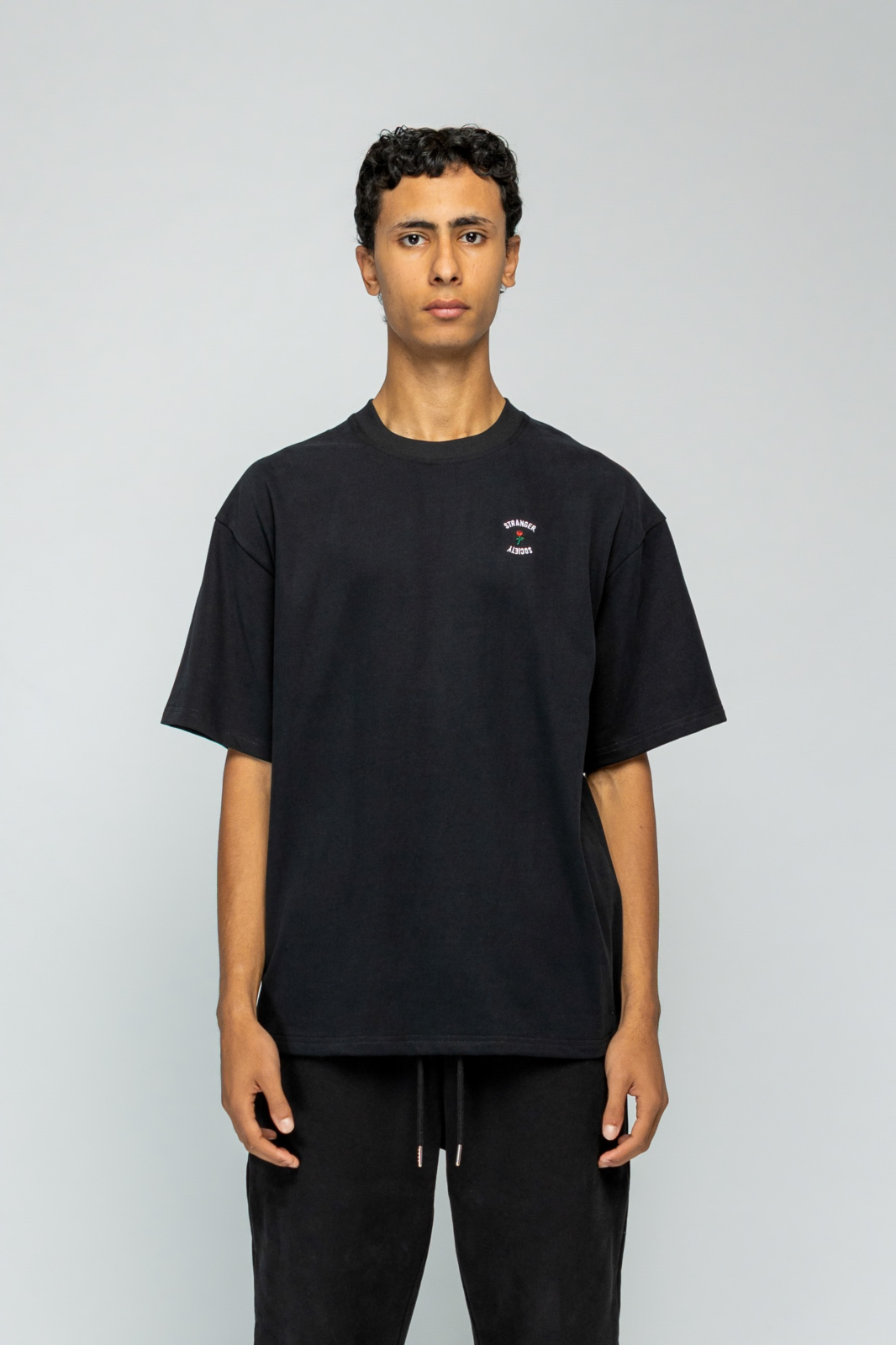 Stranger Society T-shirt Crew Logo T-shirt Zwart