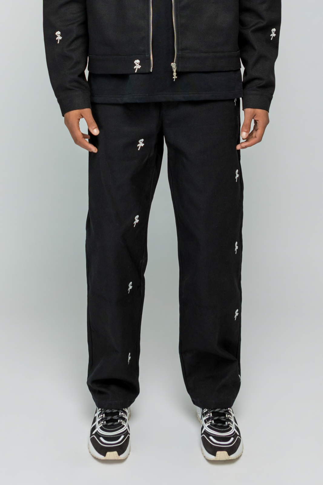 Stranger Society Jeans Roses All Over Pants Zwart