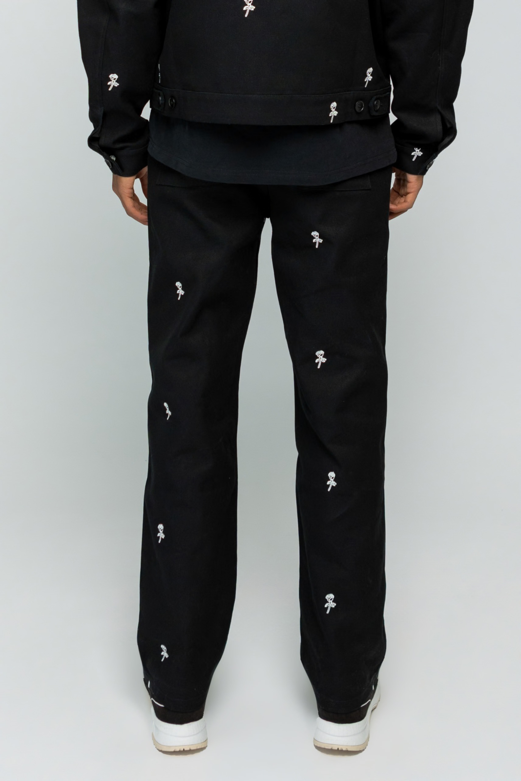 Stranger Society Jeans Roses All Over Pants Zwart