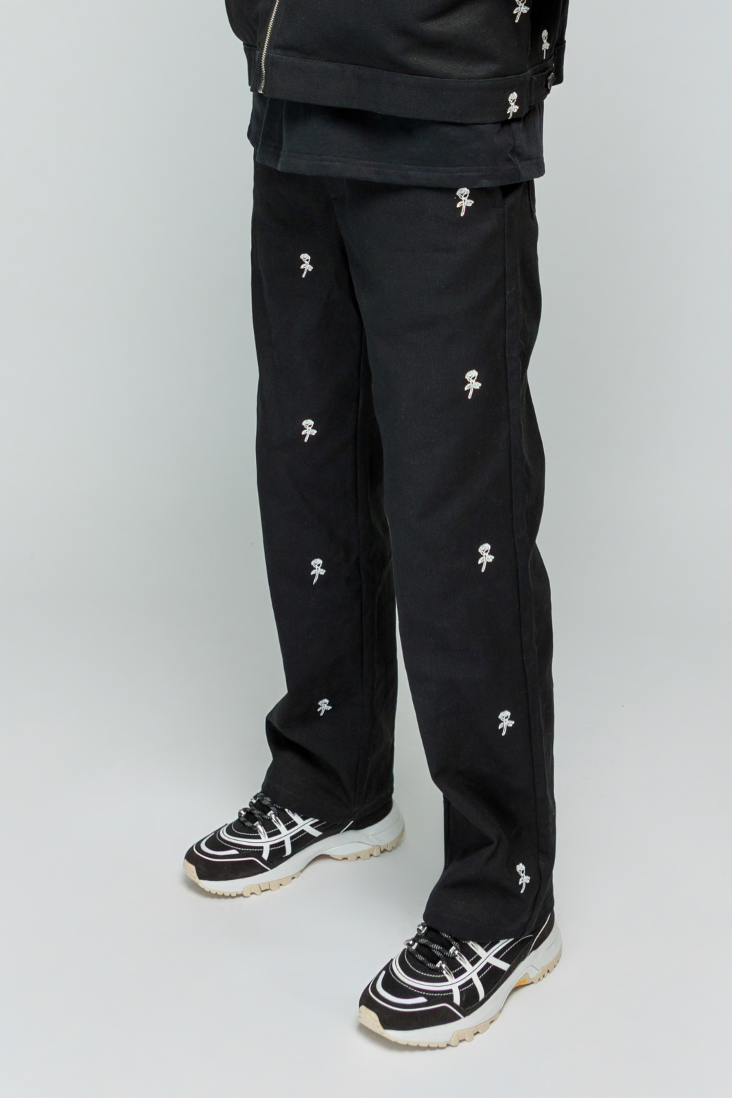 Stranger Society Jeans Roses All Over Pants Zwart
