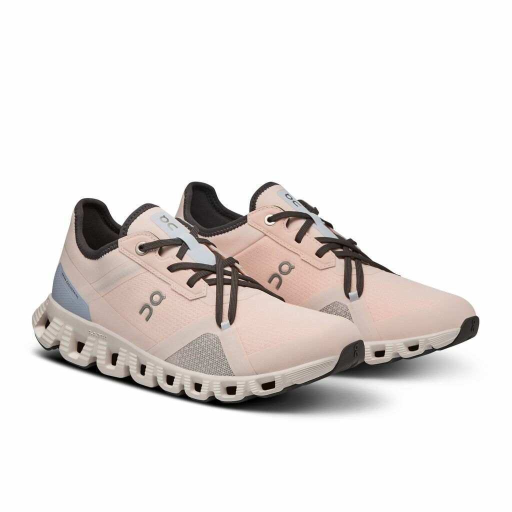 On Running Schoenen Cloud X 3 Ad Roze