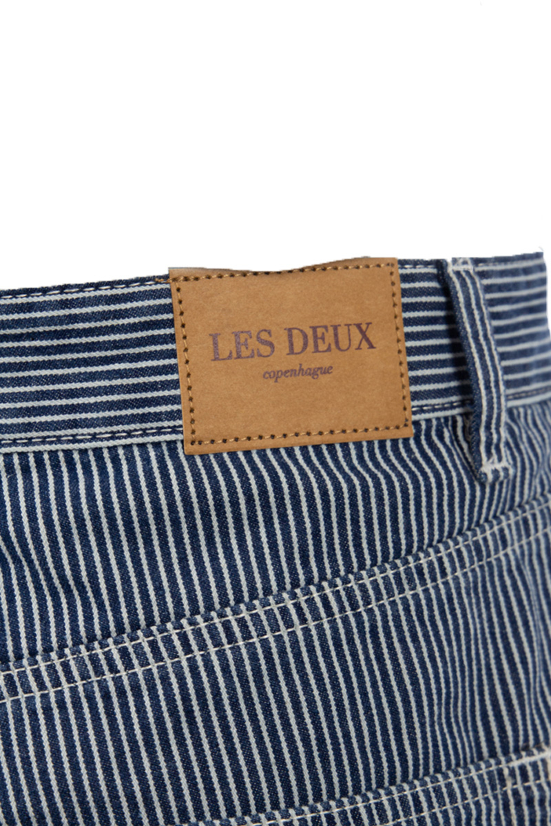 LES DEUX JEANS