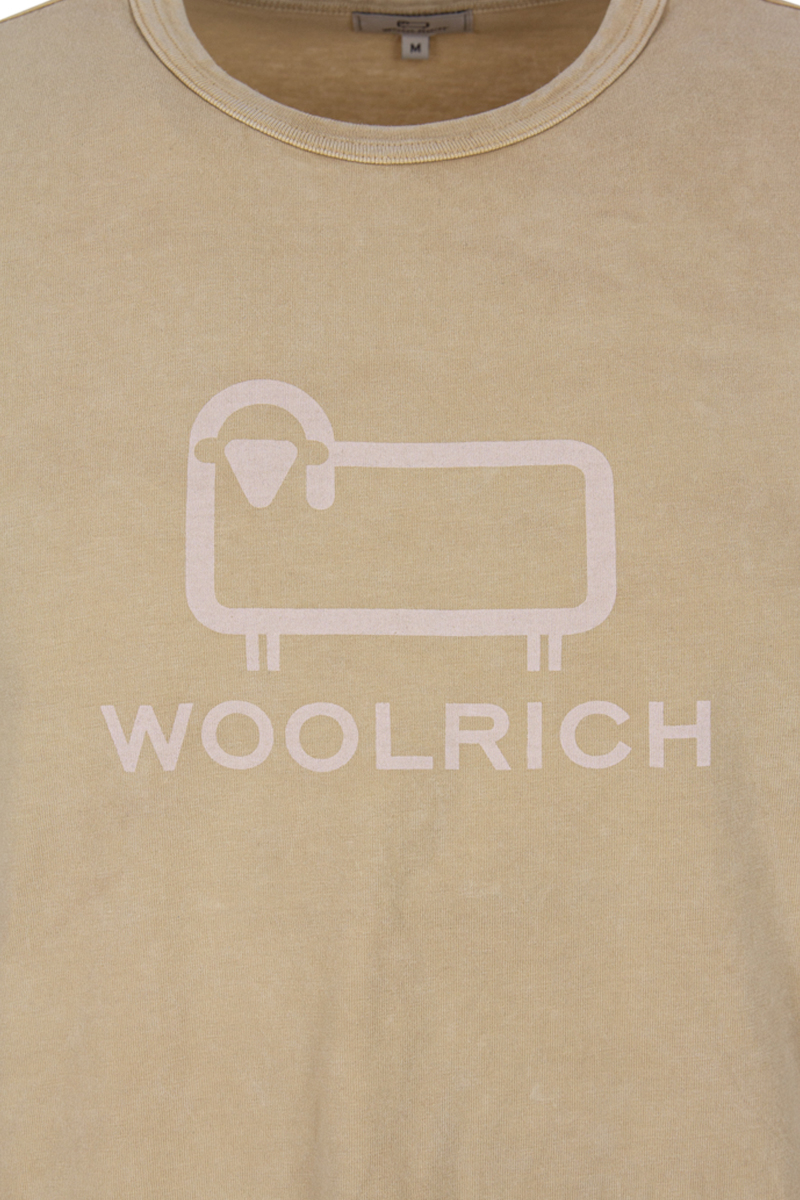 Woolrich T-shirt Macro Logo Tee L-bruin