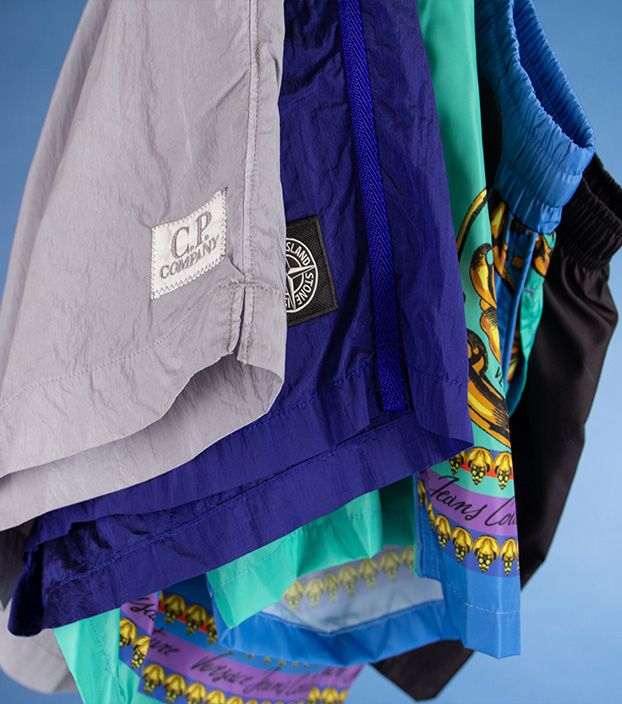 Zwembroeken en slippers bij Tip de Bruin Amsterdam. CP Company, versace, stone island en nog veel meer.